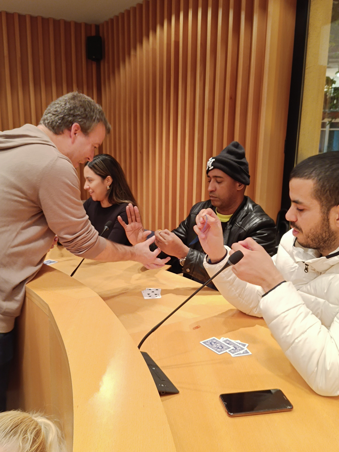 Fot maca mag interactuant alumnes 2_1732695839.jpg